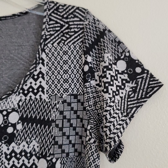 Lularoe Black & White Short Sleeve Top M - Picture 4 of 8